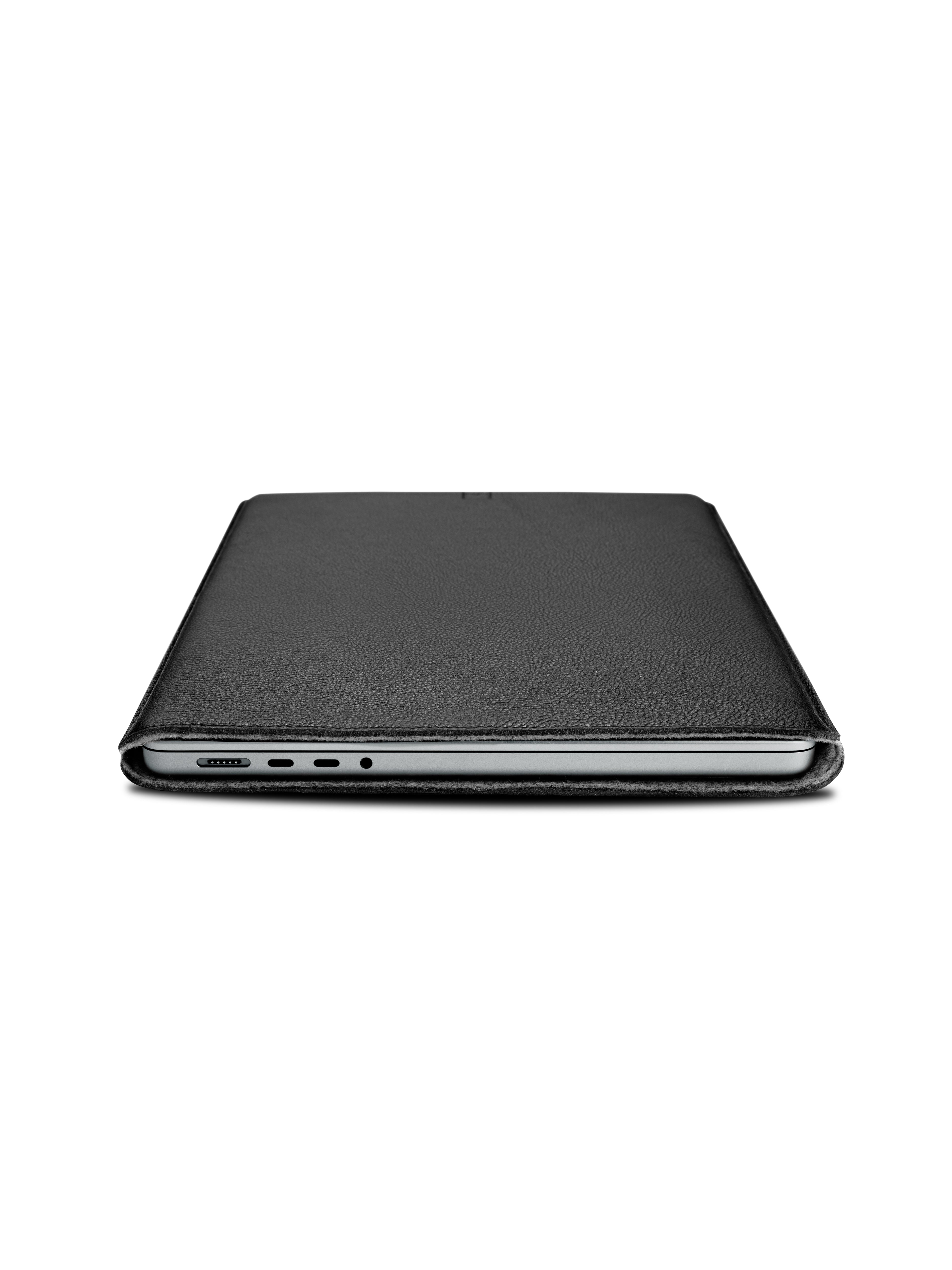 MacBook Pro Leather Sleeve 13インチ ブラック Leather Sleeve for 13-inch MacBook Pro & Air | Shop now – WOOLNUT